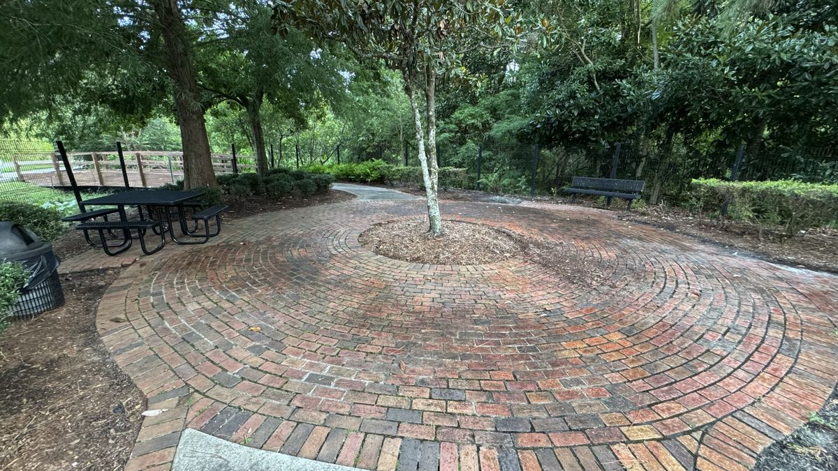 Picnic area in Dommerich Hills, Maitland, Florida